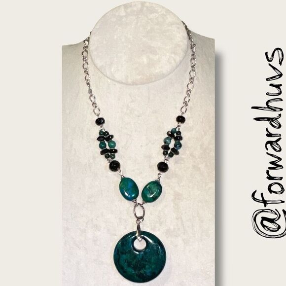 18” Artificially Colored Stone Pendant - Picture 11 of 12